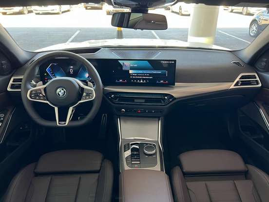 BMW-330e-2025