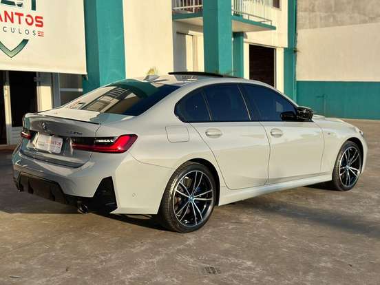 BMW-330e-2024