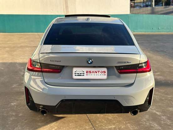 BMW-330e-2024