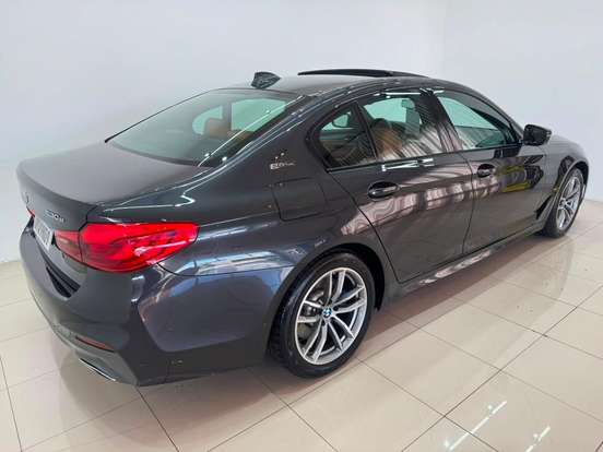 BMW-530e-2019