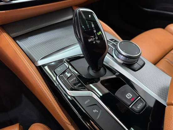 BMW-530e-2019