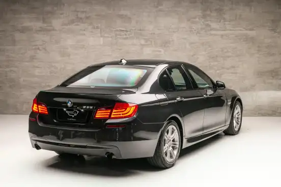 BMW-535i-3.0 SEDAN 6 CILINDROS 24V TURBO GASOLINA 4P AUTOMÁTICO BMW-535i-2011