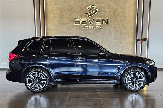 BMW-iX3-2022