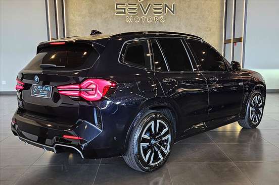 BMW-iX3-2022