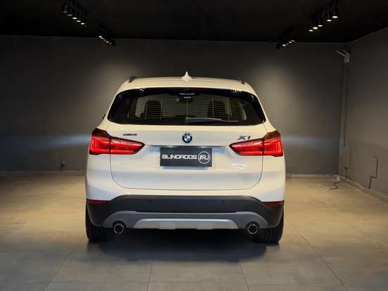 BMW-X1-2.0 16V TURBO ACTIVEFLEX SDRIVE20I X-LINE 4P AUTOMÁTICO BMW-X1-2017