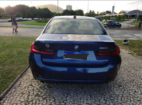 BMW-320i-2023