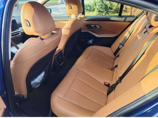 BMW-320i-2023