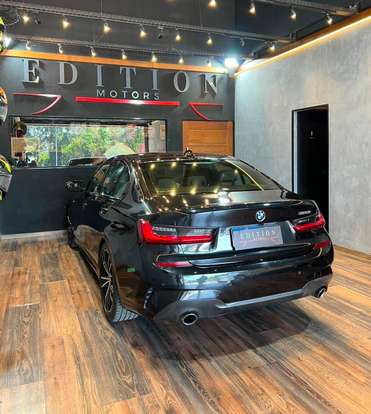 BMW-320i-2021