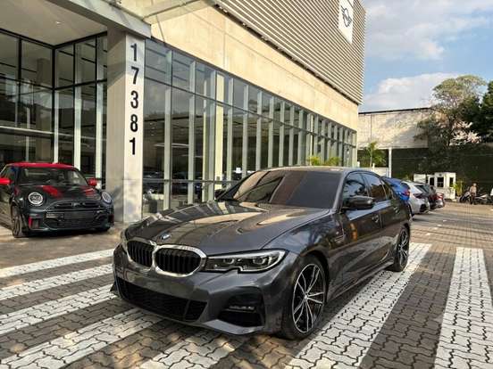 BMW-320i-2020