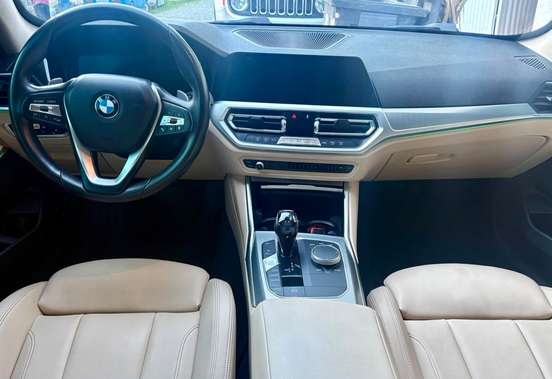 BMW-320i-2019