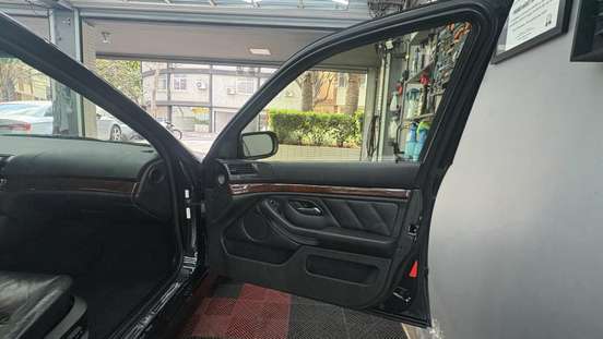 BMW-540i-2001