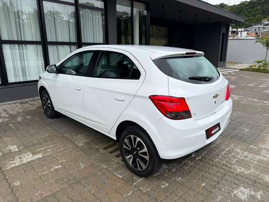 CHEVROLET-ONIX-2014