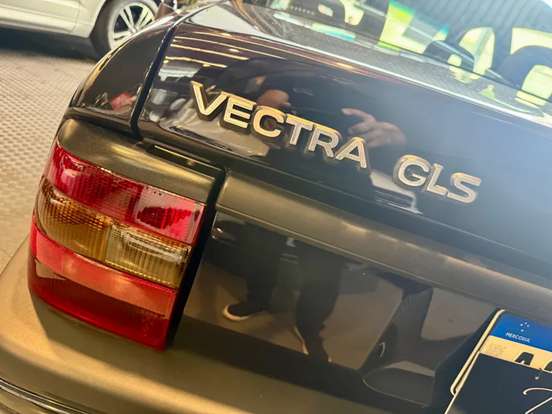 CHEVROLET-VECTRA-2.0 MPFI GLS 8V GASOLINA 4P MANUAL CHEVROLET-VECTRA-1995