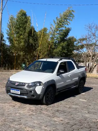 FIAT STRADA 1.8 MPI ADVENTURE CD 16V FLEX 3P MANUAL FIAT STRADA 1.8 MPI ADVENTURE CD 16V FLEX 3P MANUAL