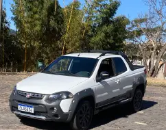 FIAT STRADA 1.8 MPI ADVENTURE CD 16V FLEX 3P MANUAL FIAT STRADA 1.8 MPI ADVENTURE CD 16V FLEX 3P MANUAL