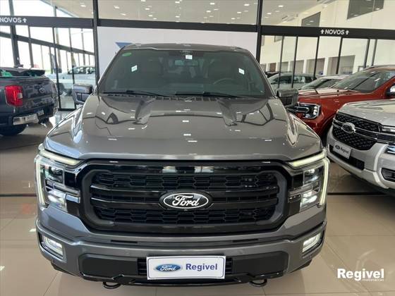 FORD F-150 5.0 V8 GASOLINA CD LARIAT BLACK FX4 AUTOMÁTICO
