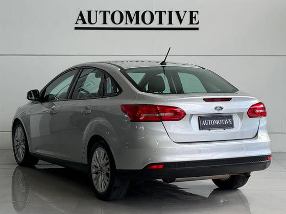 FORD FOCUS 2.0 SE FASTBACK 16V FLEX 4P POWERSHIFT