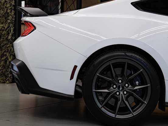 FORD-MUSTANG-2025