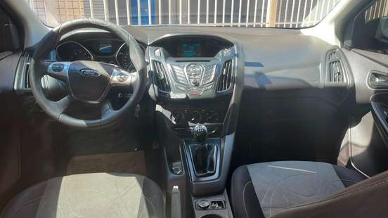 FORD-FOCUS-2013
