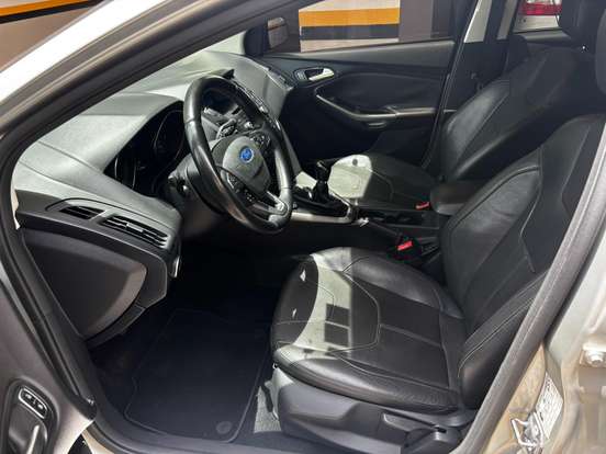 FORD-FOCUS-1.6 SE PLUS 16V FLEX 4P MANUAL FORD-FOCUS-2015
