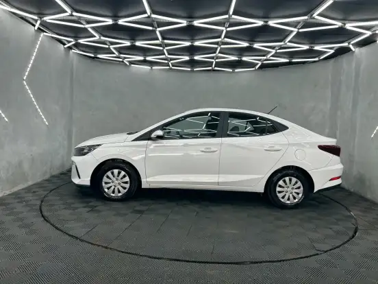 HYUNDAI-HB20S-2024
