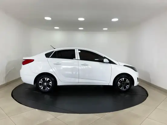 HYUNDAI-HB20S-2015