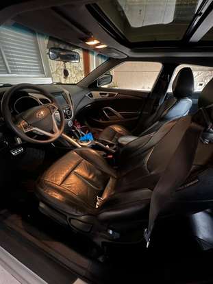 HYUNDAI-VELOSTER-2012