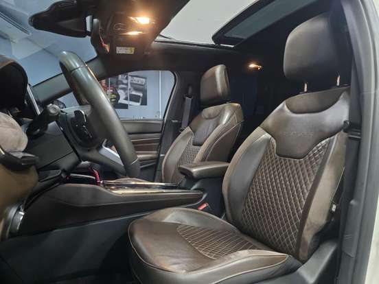 JEEP-COMMANDER-2023
