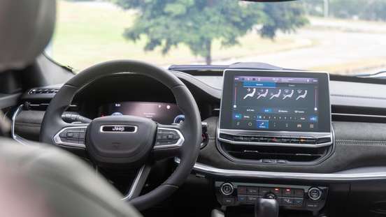 JEEP-COMMANDER-2023