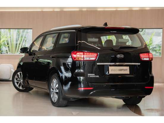 KIA-CARNIVAL-2018