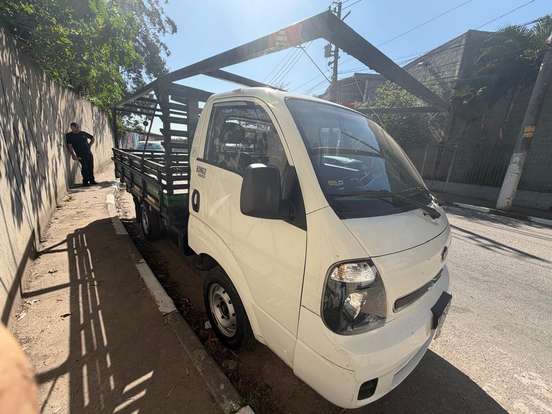 KIA-BONGO-2021