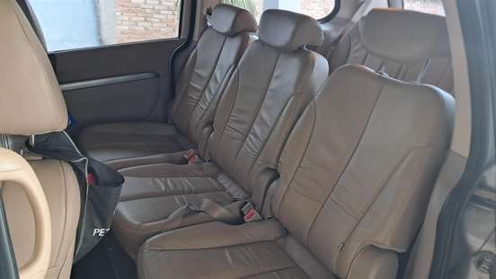 KIA-CARNIVAL-2012