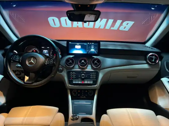 MERCEDES-BENZ-GLA 200-2018