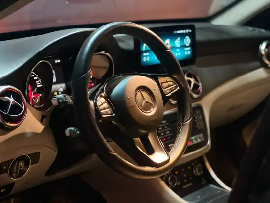 MERCEDES-BENZ-GLA 200-2018