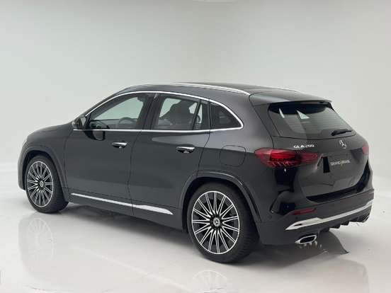 MERCEDES-BENZ-GLA 200-2025