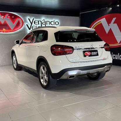 MERCEDES-BENZ-GLA 200-1.6 CGI FLEX STYLE 7G-DCT MERCEDES-BENZ-GLA 200-2017