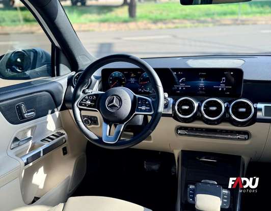 MERCEDES-BENZ-GLB 200-2021