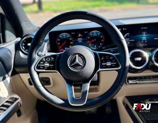 MERCEDES-BENZ-GLB 200-2021
