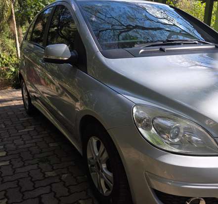 MERCEDES-BENZ-B 200-2010