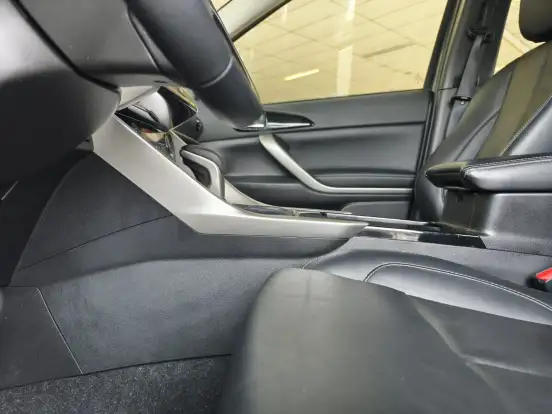 MITSUBISHI-ECLIPSE CROSS-2024