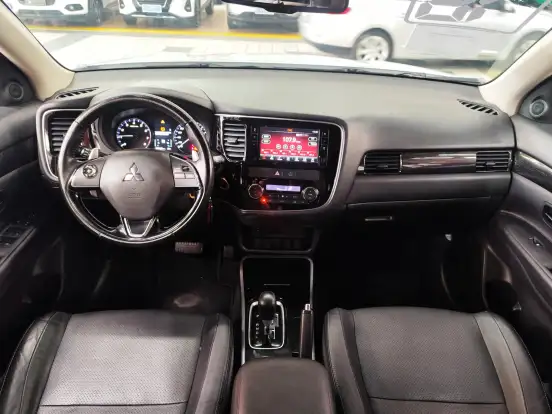 MITSUBISHI-OUTLANDER-2.0 16V GASOLINA 4P AUTOMÁTICO MITSUBISHI-OUTLANDER-2018