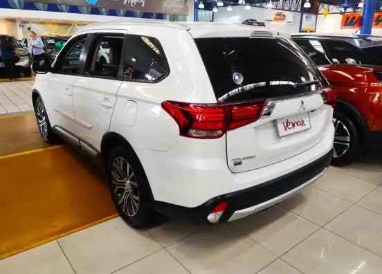 MITSUBISHI-OUTLANDER-2018