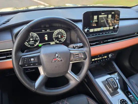 MITSUBISHI-OUTLANDER-2025