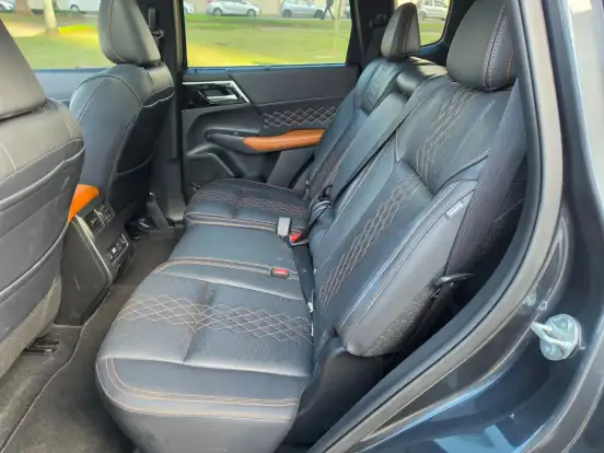 MITSUBISHI-OUTLANDER-2025