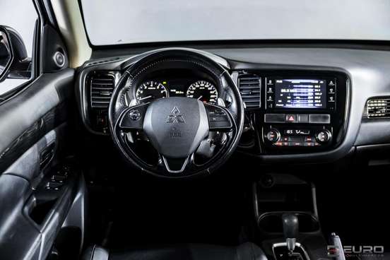 MITSUBISHI-OUTLANDER-2015
