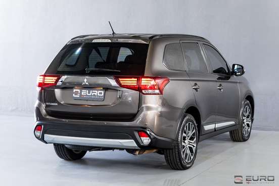 MITSUBISHI-OUTLANDER-2015