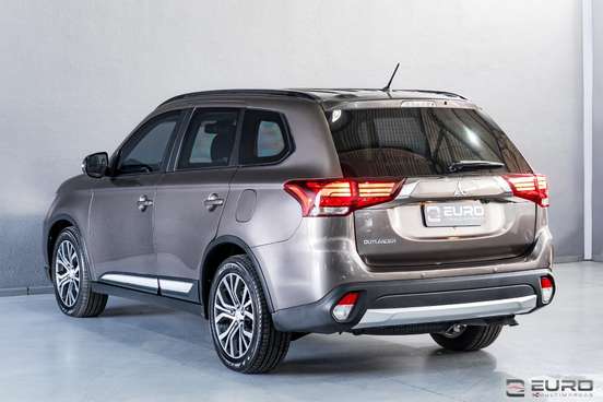 MITSUBISHI-OUTLANDER-2015