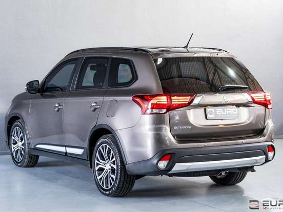 MITSUBISHI-OUTLANDER-2.0 16V GASOLINA 4P AUTOMÁTICO MITSUBISHI-OUTLANDER-2015