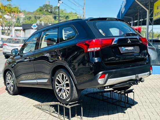 MITSUBISHI-OUTLANDER-2015