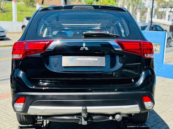 MITSUBISHI-OUTLANDER-2015
